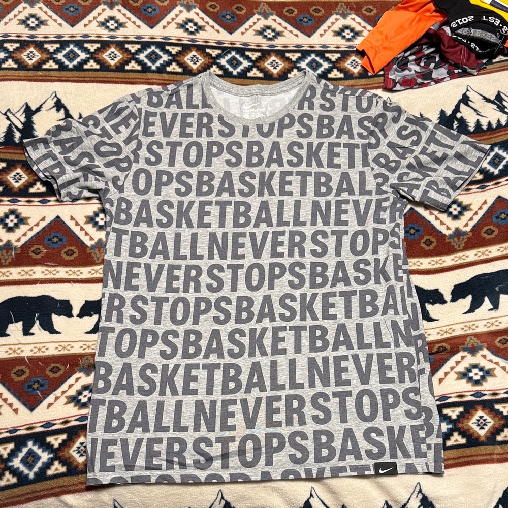 Nike Basketball Graphic Tee Men’s L